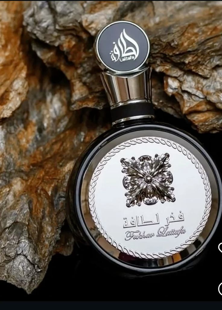 Lattafa Fakhar Perfume - Exquisite Fragrance for Confident Individuals